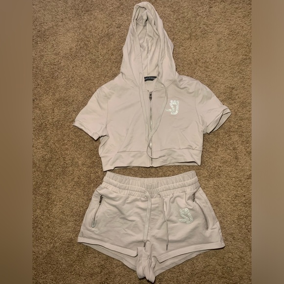 Shane Justin Hoodie Short Set - Picture 2 of 6